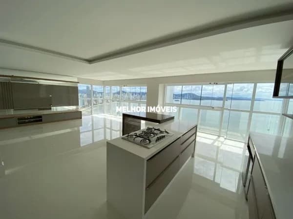 Apartamento Frente Mar à venda semi mobiliado com 4 suítes, no centro de Balneário Camboriú