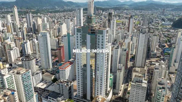 Grand Place Tower no Centro de Balneário Camboriú