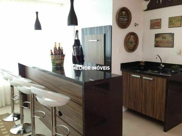 Apartamento á venda com 3 dormitórios no Edifício Solar do Tamarindo no centro de Balneário Camboriú.