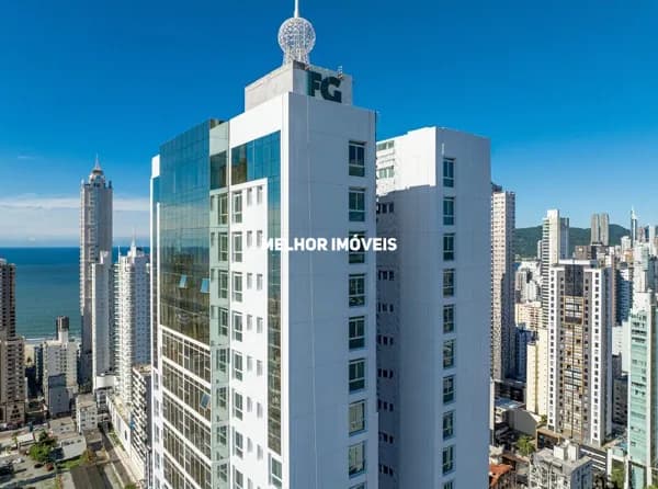 Apartamento Alto Padrão á venda com 4 dormitórios sendo 2 suítes e 3 vagas em Balneário Camboriú.
