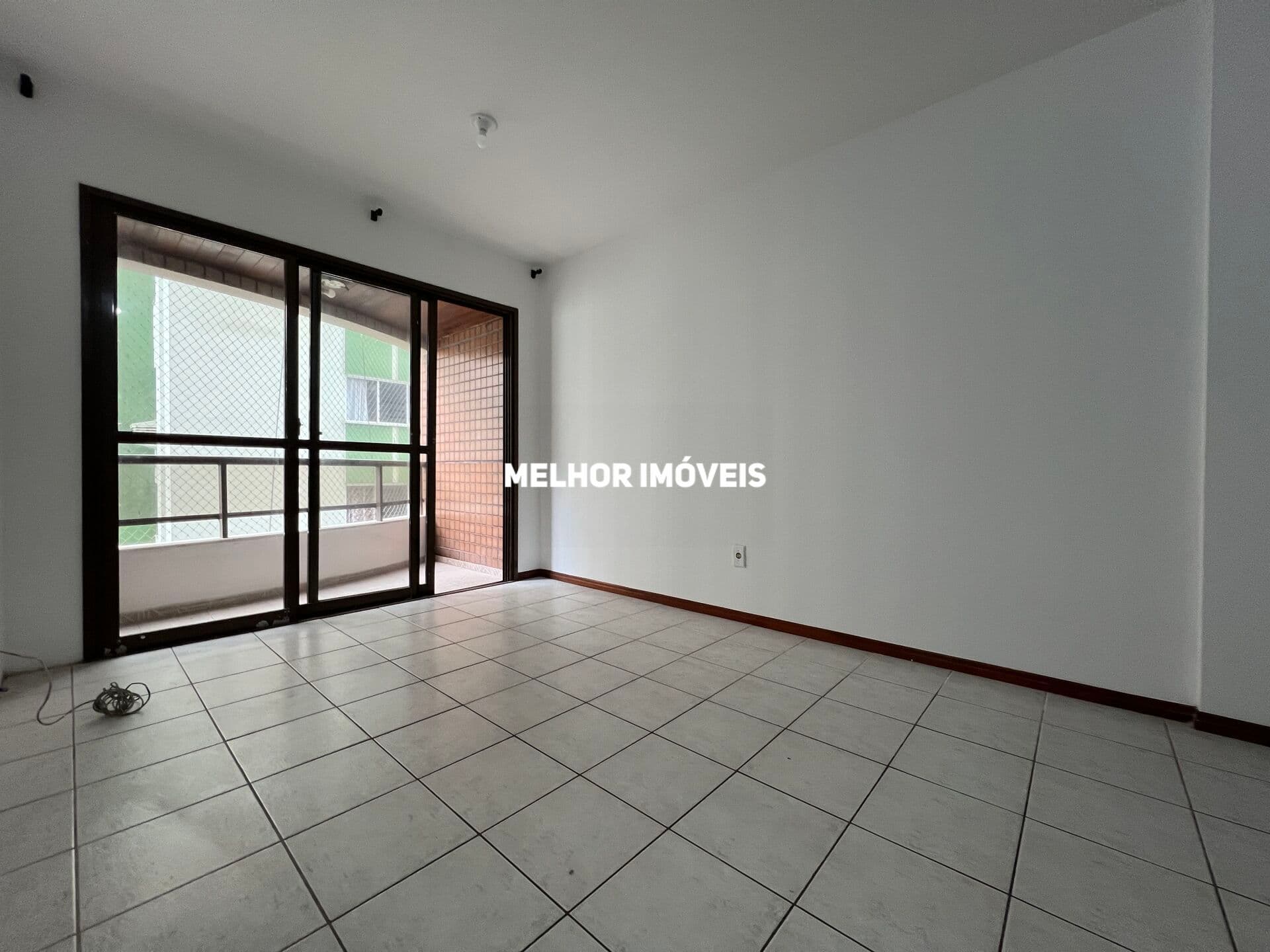 Apartamento á venda com 3 dormitórios no Edifício Império do Sol em Balneário Camboriú.