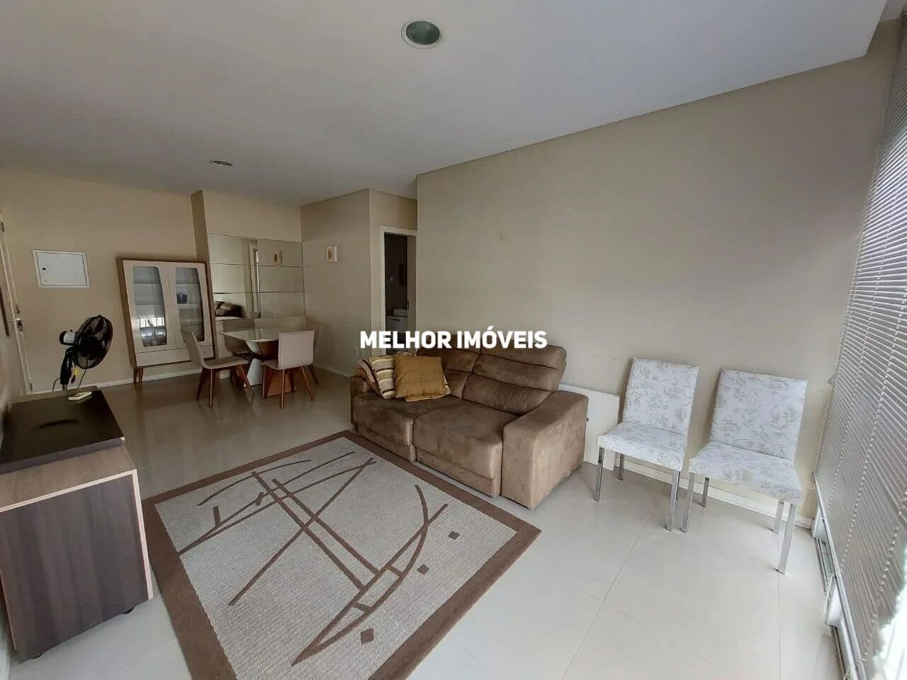 Apartamento à venda com 2 dormitórios e 1 vaga de garagem no Bairro das Nações em Balneário Camboriú