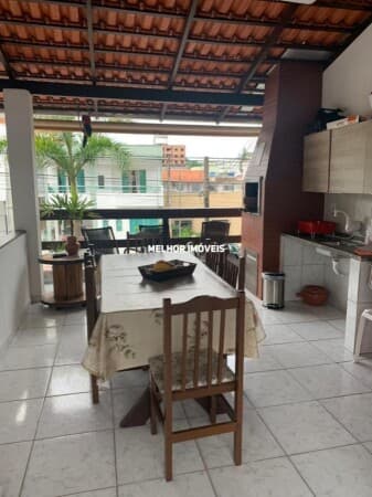 Casa Mobiliada e Equipada à Venda com 08 Dormitórios sendo 02 Suítes Localizada no Bairro das Nações em Balneário Camboriú - SC