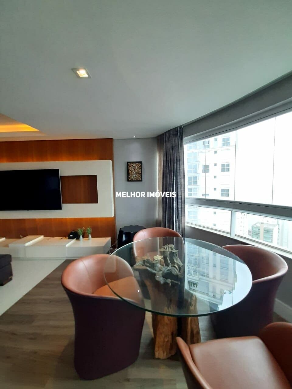 Apartamento á venda mobiliado com 03 Suítes localizado no Centro de Balneário Camboriú - SC