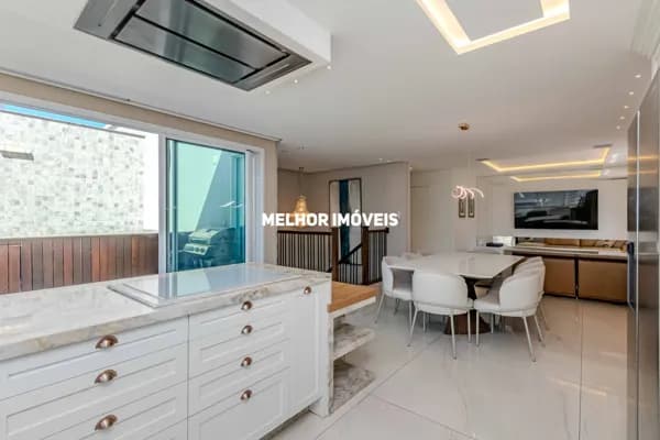 Cobertura duplex á venda no Edifício Porto Di Bari