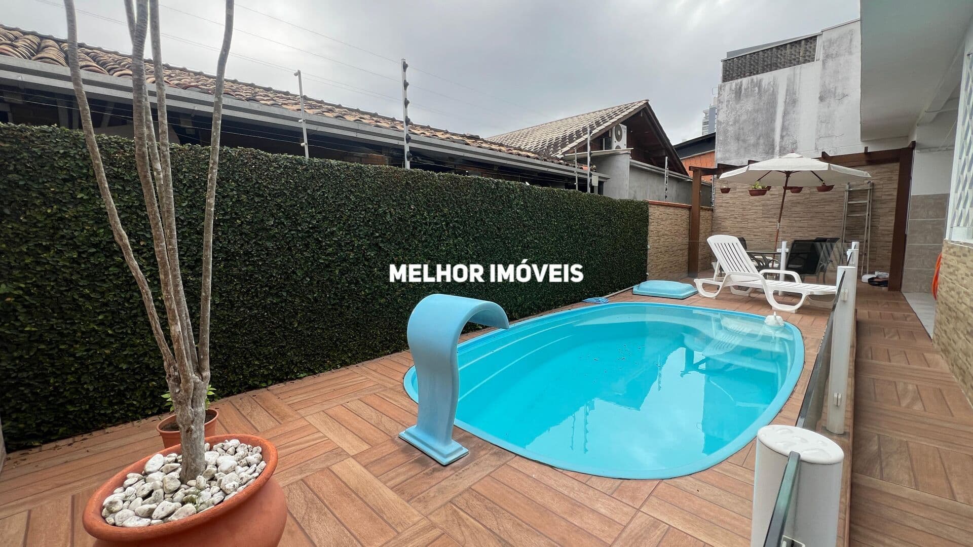 Casa a venda com 242 m² - Centro Sul de Balneário Camboriú.