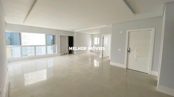 Apartamento 2ª Quadra Mar com 03 Suítes em Balneário Camboriú/SC