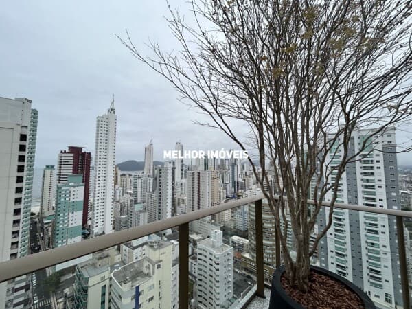 Apartamento Novo com 04 Suítes à venda no Centro de Balneário Camboriú