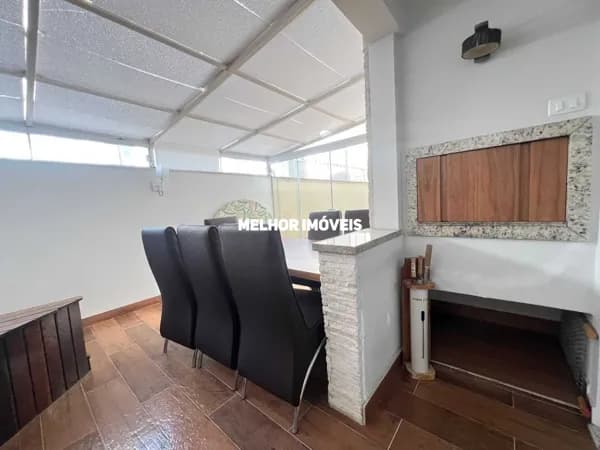 Apartamento Garden à venda com 3 dormitórios sendo 01 suíte e amplo terraço localizado no centro de Balneário Camboriú