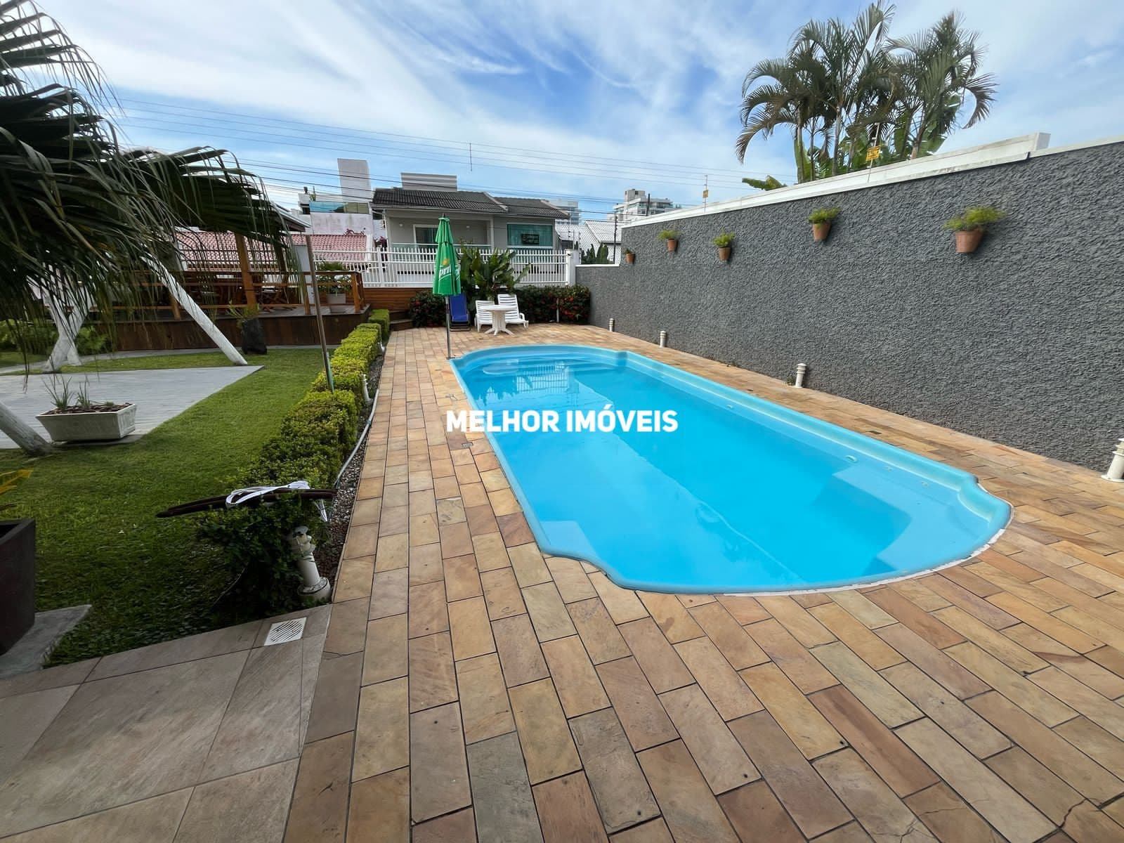 Exclusividade terreno com 03 Sobrados Geminados à Venda – Praia dos Amores, Balneário Camboriú