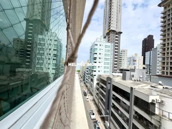 Apartamento Alto Padrão á venda com 4 suítes e 4 vagas em Itapema.