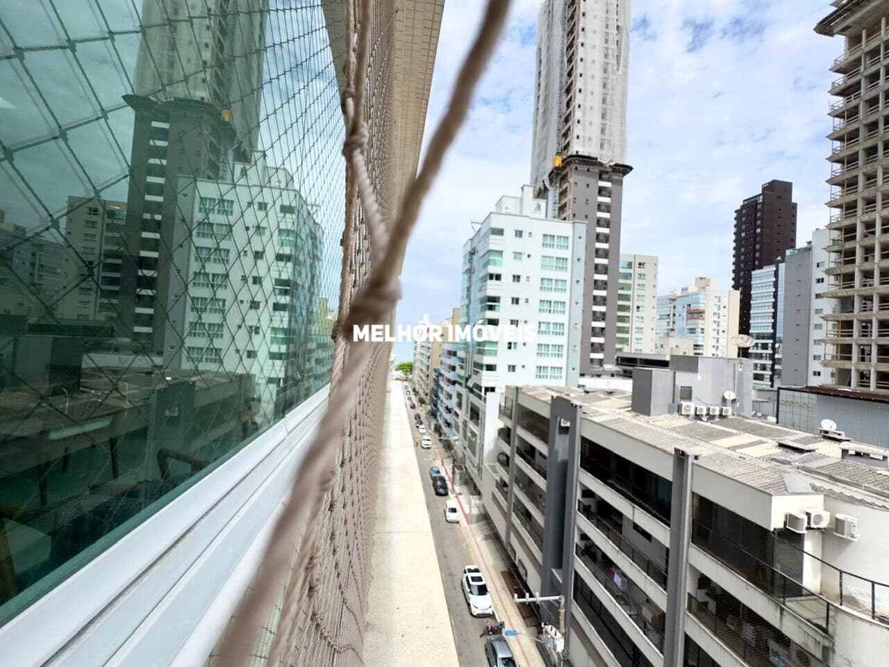 Apartamento Alto Padrão á venda com 4 suítes e 4 vagas em Itapema.