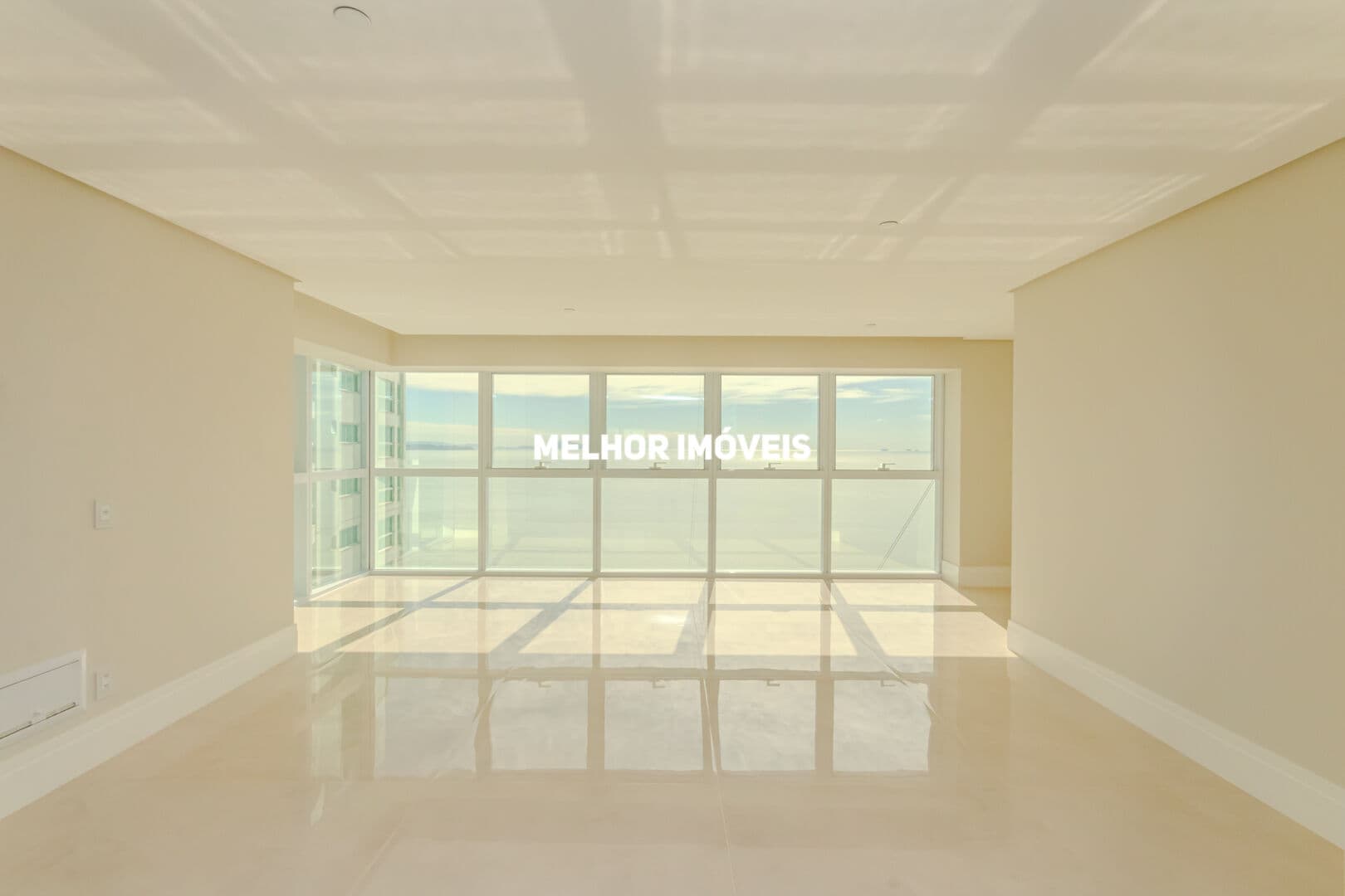 Apartamento frente mar com 4 dormitórios e uma vista maravilhosa de Balneário Camboriú - SC