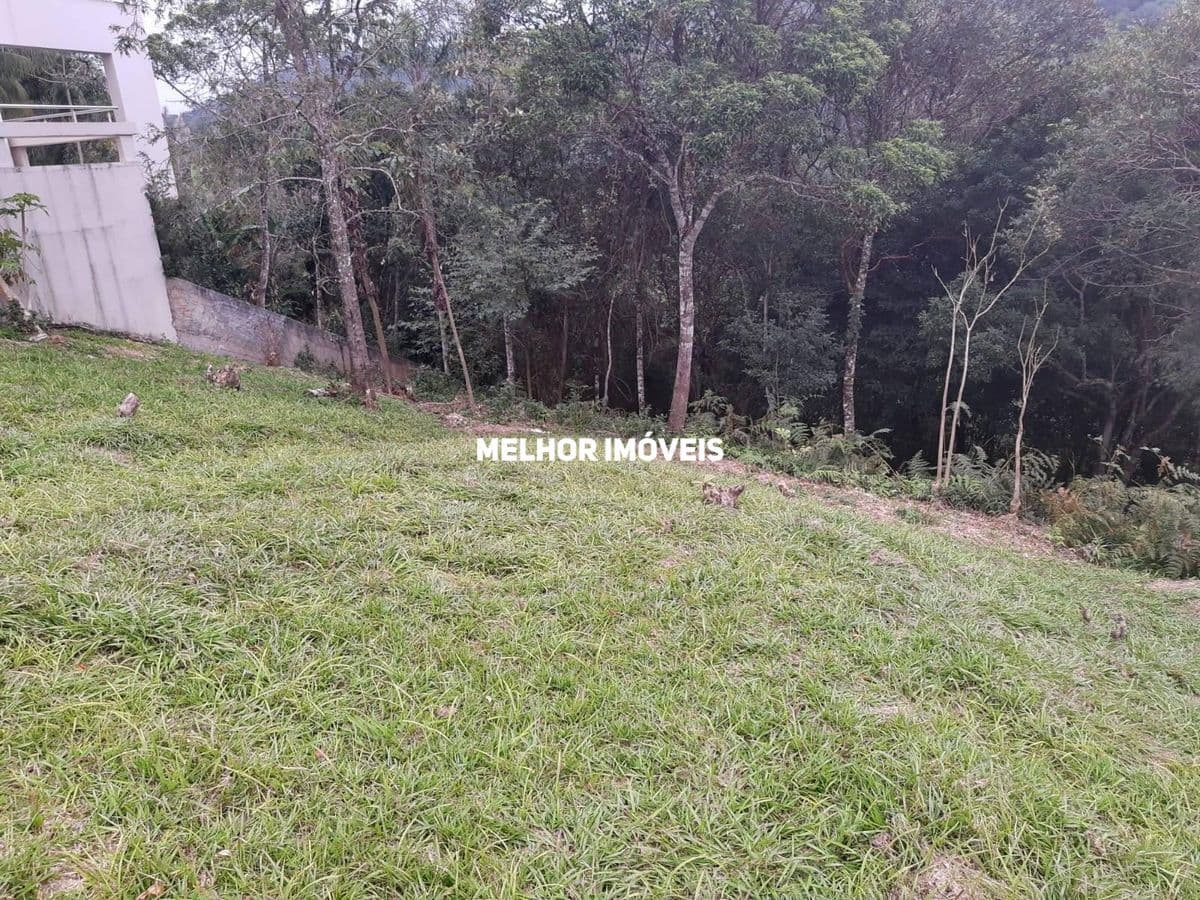 Terreno á venda em condomínio fechado, excelente oportunidade para construir a casa dos seus sonhos