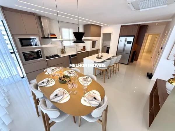 Apartamento com 3 suítes á venda no Centro de Balneário Camboriú.