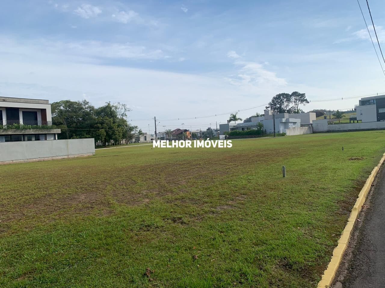 Terreno à venda no Condomínio Caledônia em Camboriú.