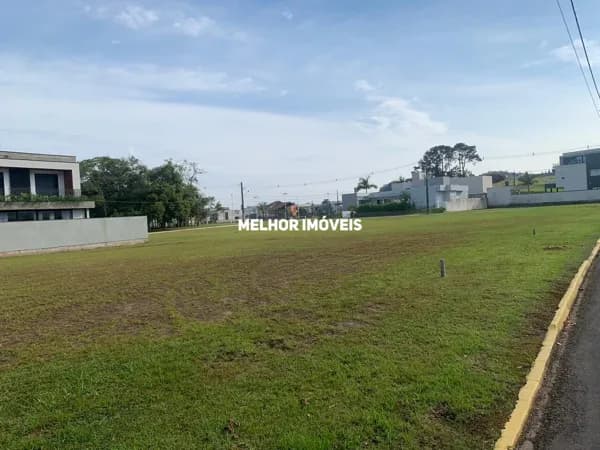 Terreno à venda no Condomínio Caledônia em Camboriú.
