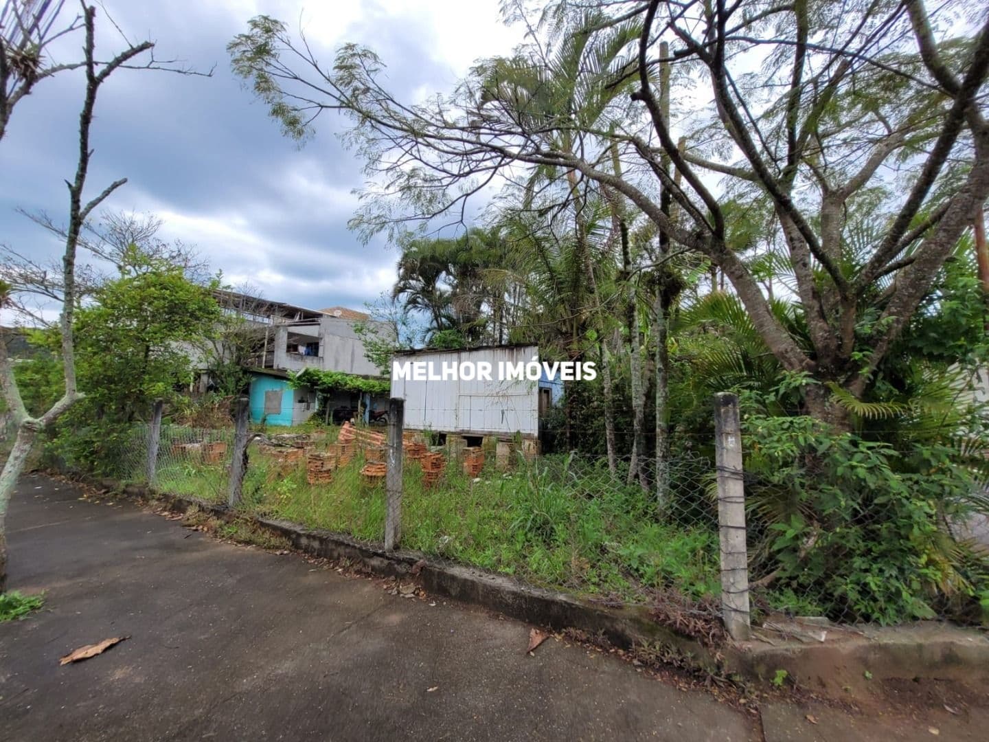 Amplo Terreno à venda com 456 m² de área Localizado em Balneário Camboriú - SC