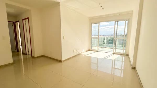 Amplo apartamento e bem localizado!