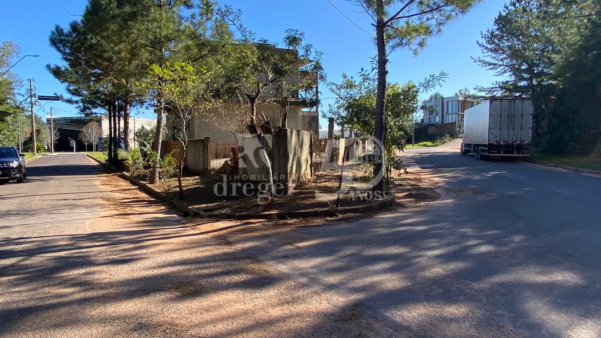 Sala Comercial e Apartamento