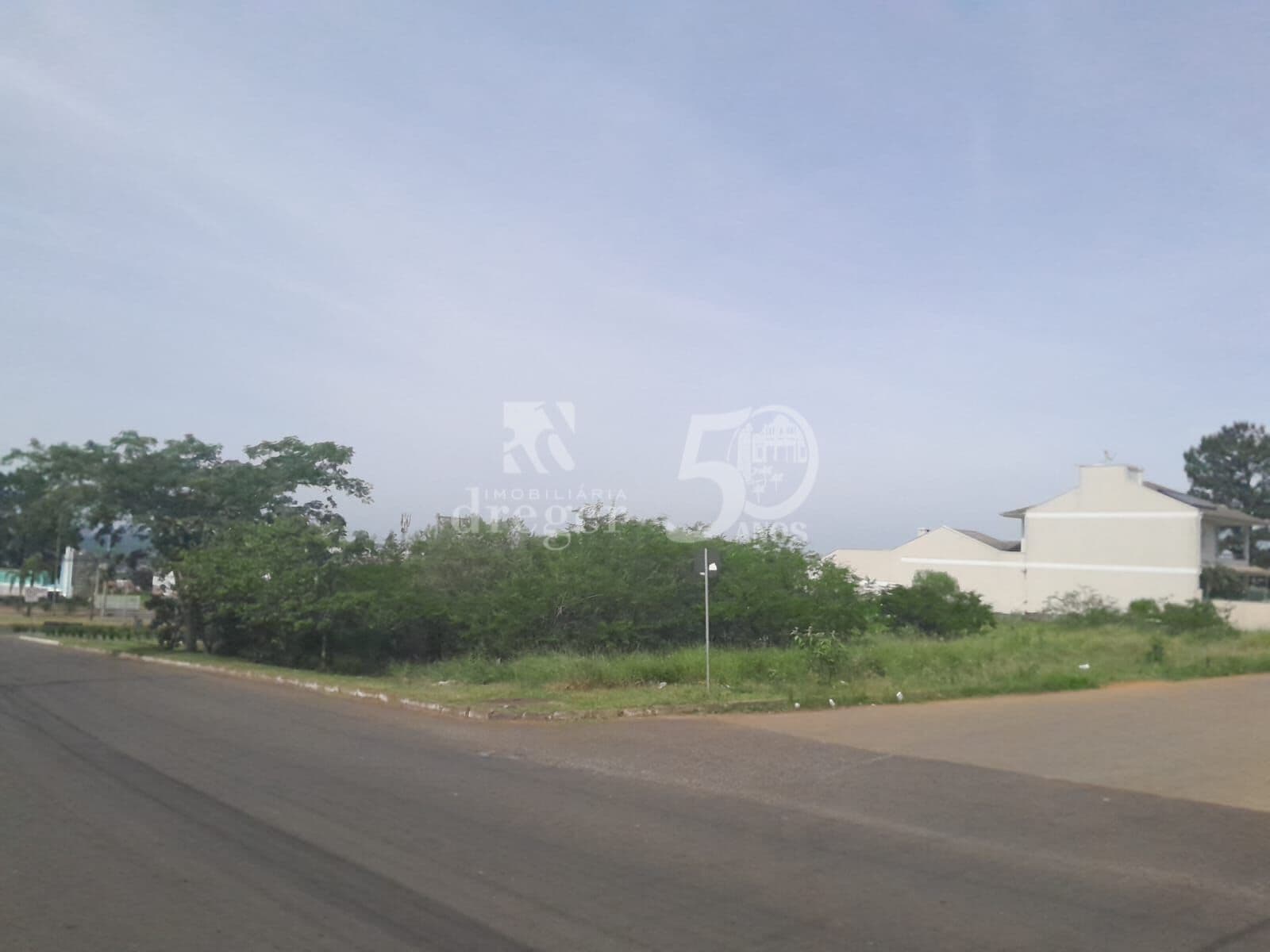 Ótimo terreno de esquina na quadra para a Av. Brasil