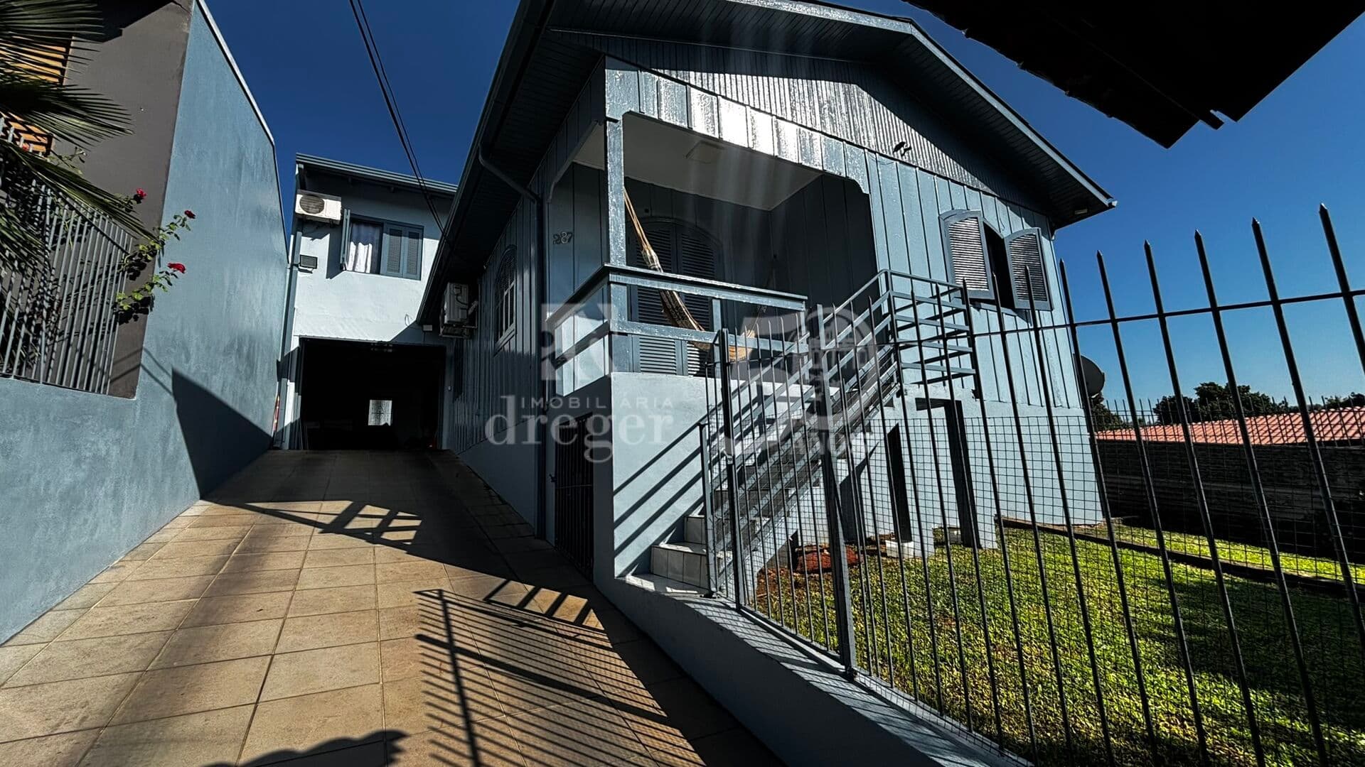 Casa com piscina!