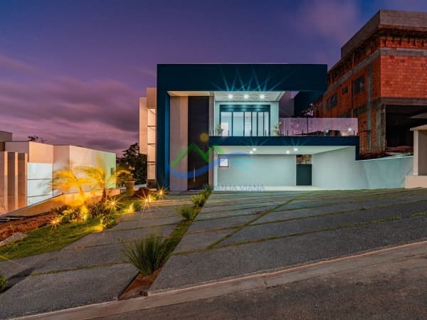 Casa de Condomínio em Cotia - Vintage