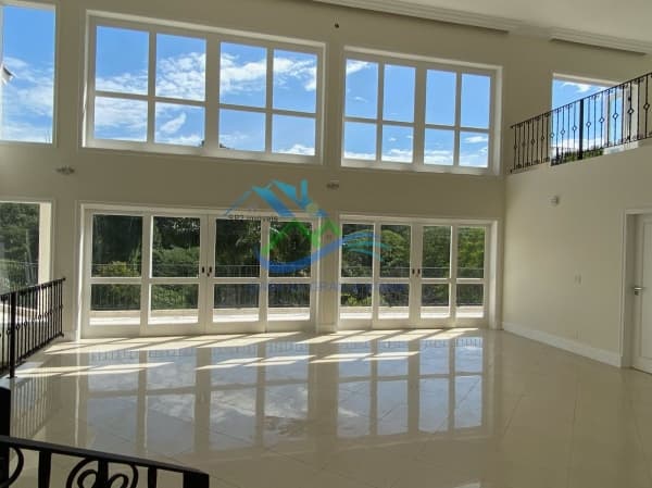 Casa Padrão para Venda em Residencial Euroville Carapicuíba-SP