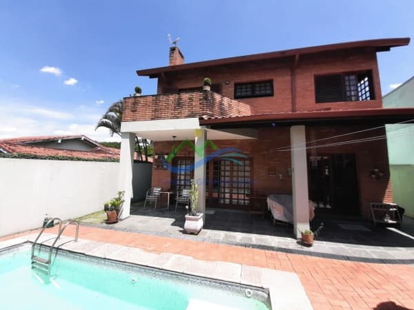 Casa a venda em Condomínio