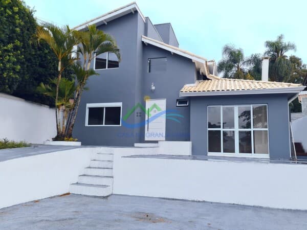 Casa de Condomínio em Cotia - Jardim das Flores