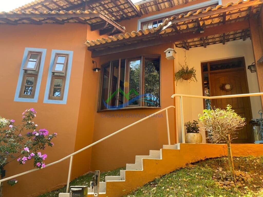 Casa de Condomínio em Cotia - Jardim das Flores
