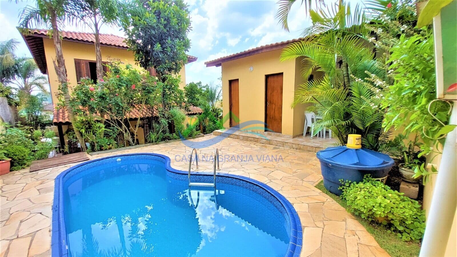 Casa de Condomínio em Cotia - Jardim das Flores