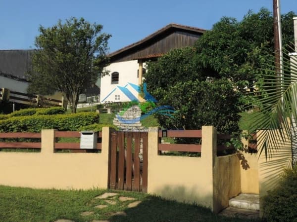 Casa de Condomínio em Cotia - Jardim das Flores