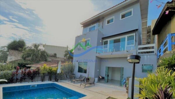 Casa de Condomínio em Cotia - Jardim das Flores