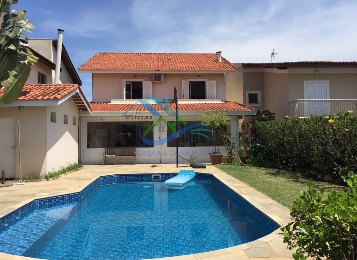 Casa na Granja Viana em condomínio