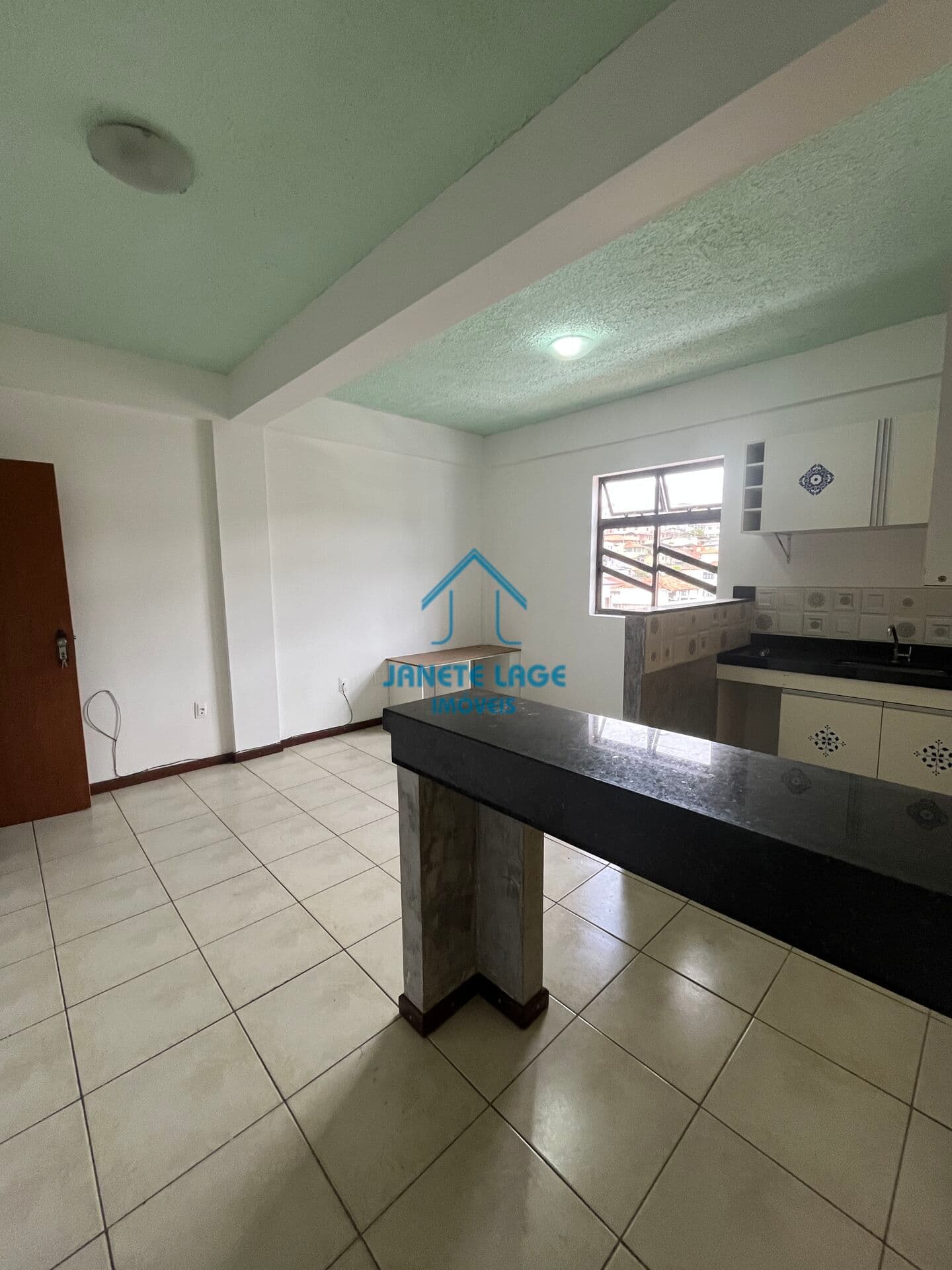 Cobertura de 02 quartos à venda, bairro Novo Horizonte em Monlevade.