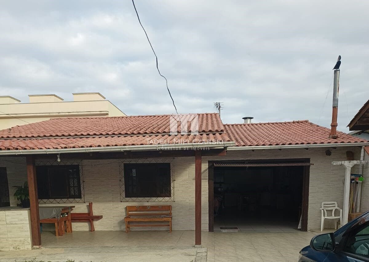 Casa com Piscina Perequê