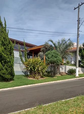 Casa de alto padrão (300 m²) à venda no Centro – Águas de Lindóia, SP