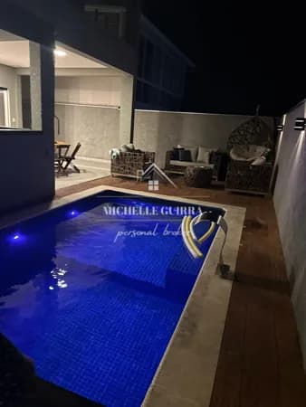 Luxuoso Sobrado em Condomínio