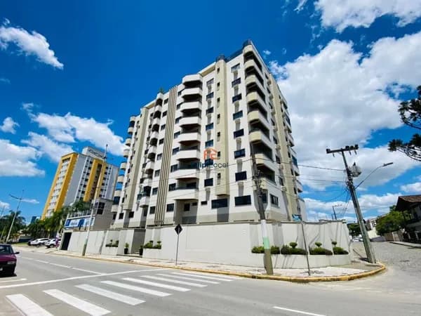 Apartamento Padrão com 03 Quartos no Centro