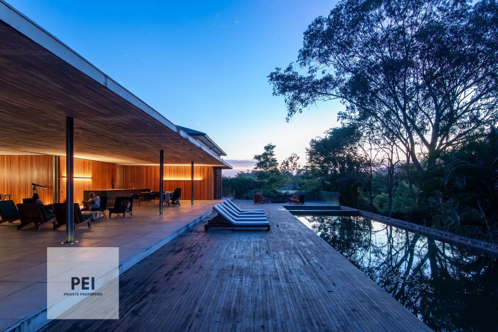 Casa de Campo Moderna Projeto de Arquiteto Renomado em Condomínio Fechado em Atibaia