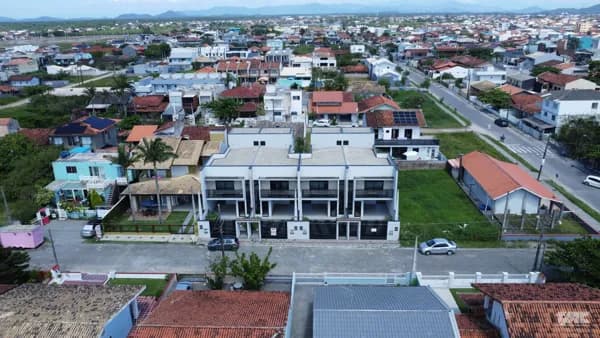 Sobrado Geminado - Alto Padrão - 300 metros da praia