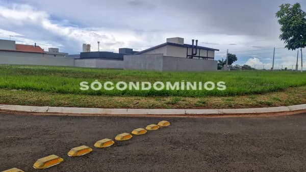 Terreno á venda no Novo Campestre. Condomínio fechado em Piracicaba SP