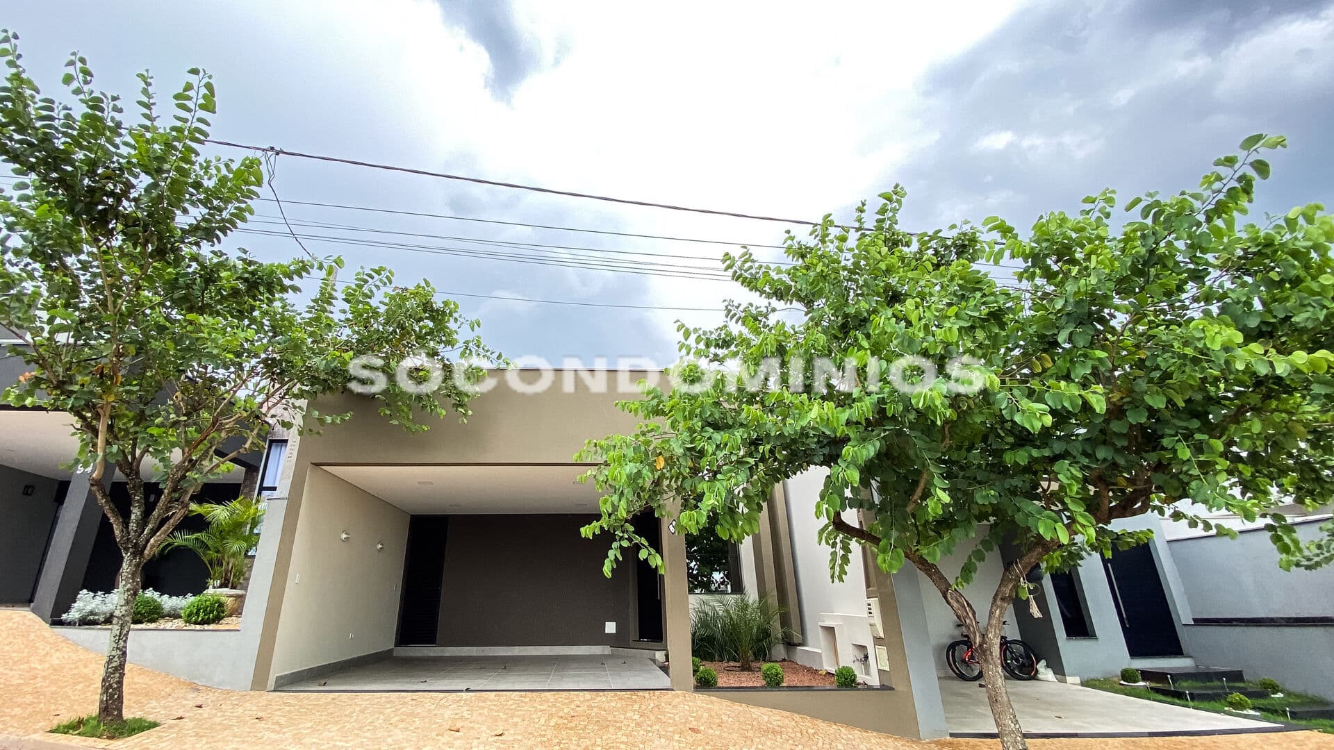 Casa Térrea com 3 quartos sendo 1 suíte à venda no Condomínio Mônaco. Condomínio FEchado em Piracicaba