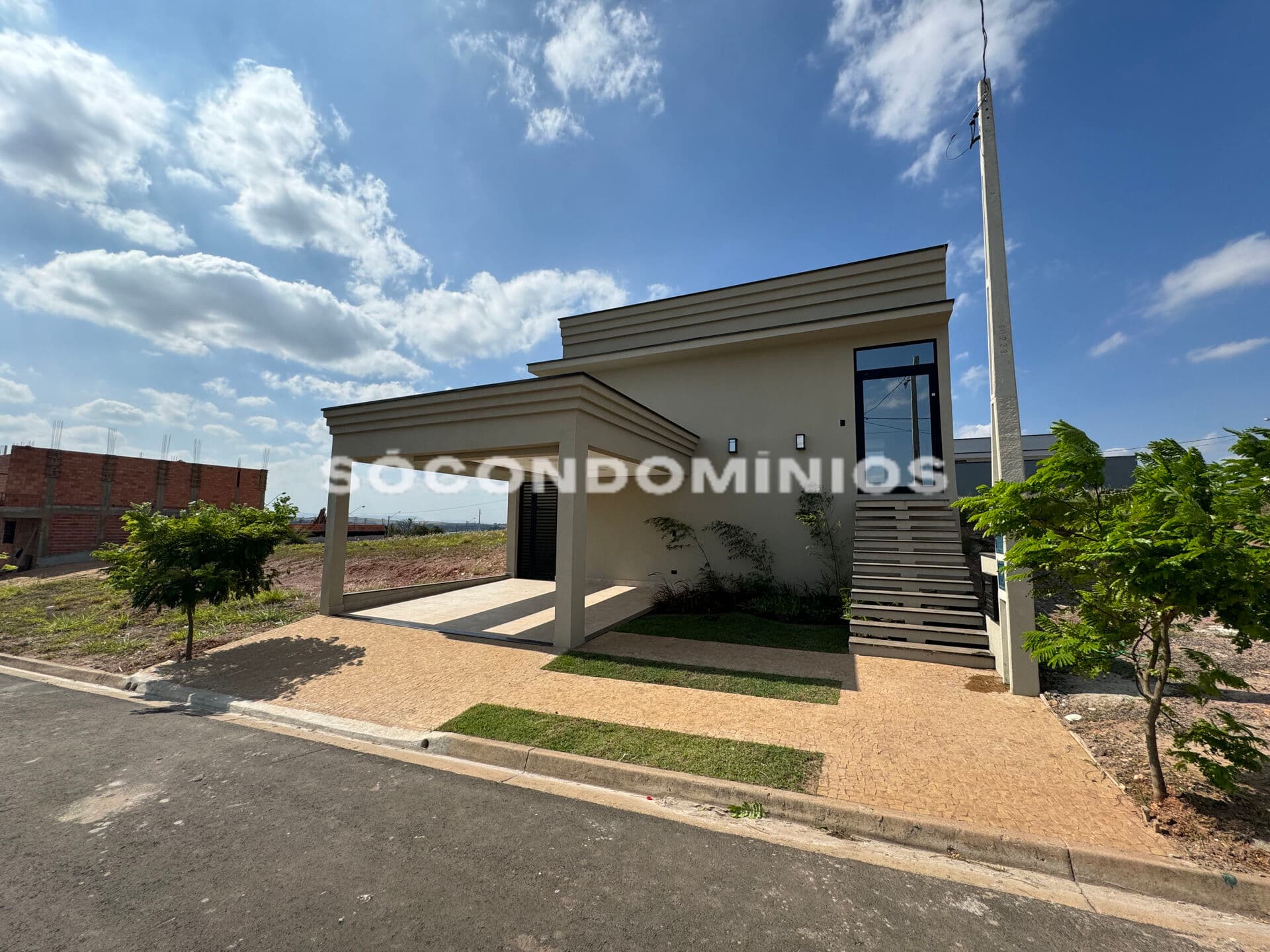 Casa térrea à venda no Condomínio Residencial Canadá, no bairro Ondas, em Piracicaba/SP.
