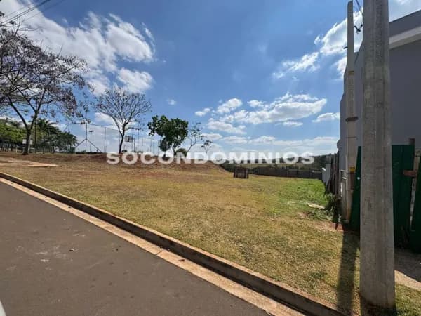 Terreno à venda no Villa Bela Vista. Condomínio fechado em Piracicaba SP