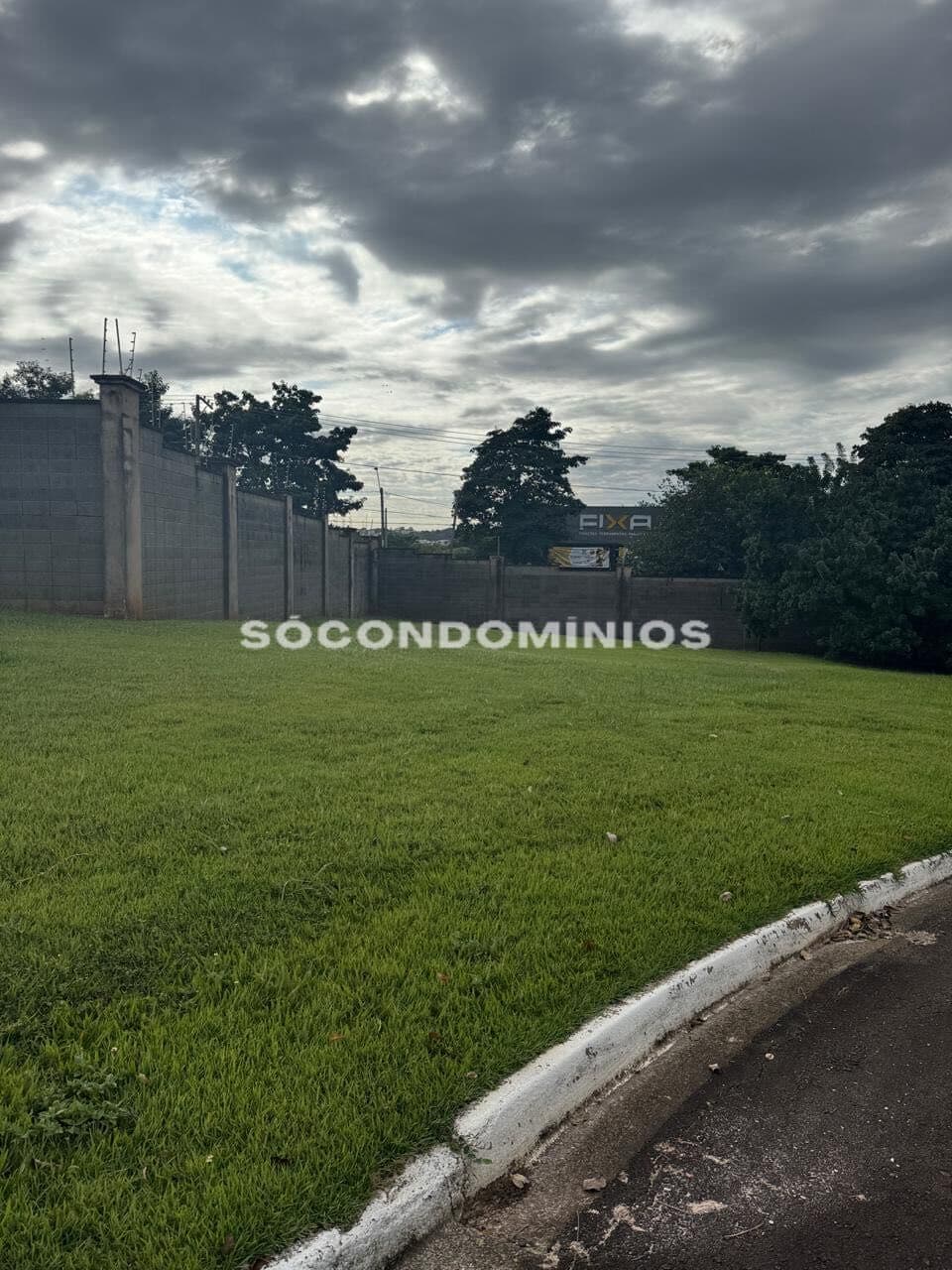 Terreno à venda no Condomínio Residencial São Luiz. Condomínio fechado no bairro Água Branca, na cidade de Piracicaba SP