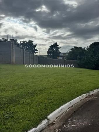Terreno à venda no Condomínio Residencial São Luiz. Condomínio fechado no bairro Água Branca, na cidade de Piracicaba SP