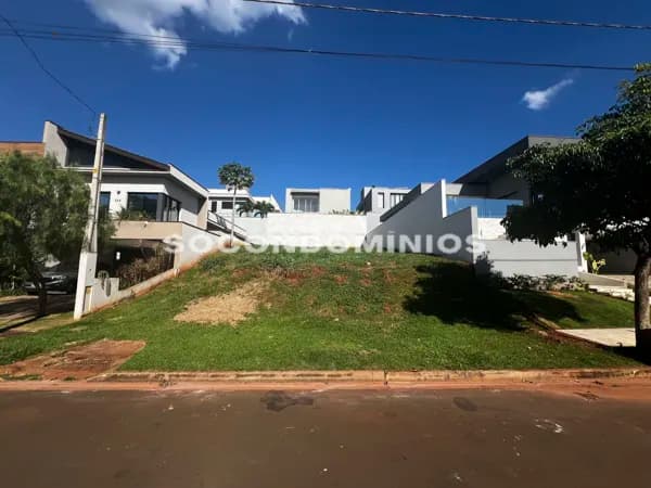 Terreno a venda no Villa Bela Vista. Condomínio fechado em Piracicaba SP