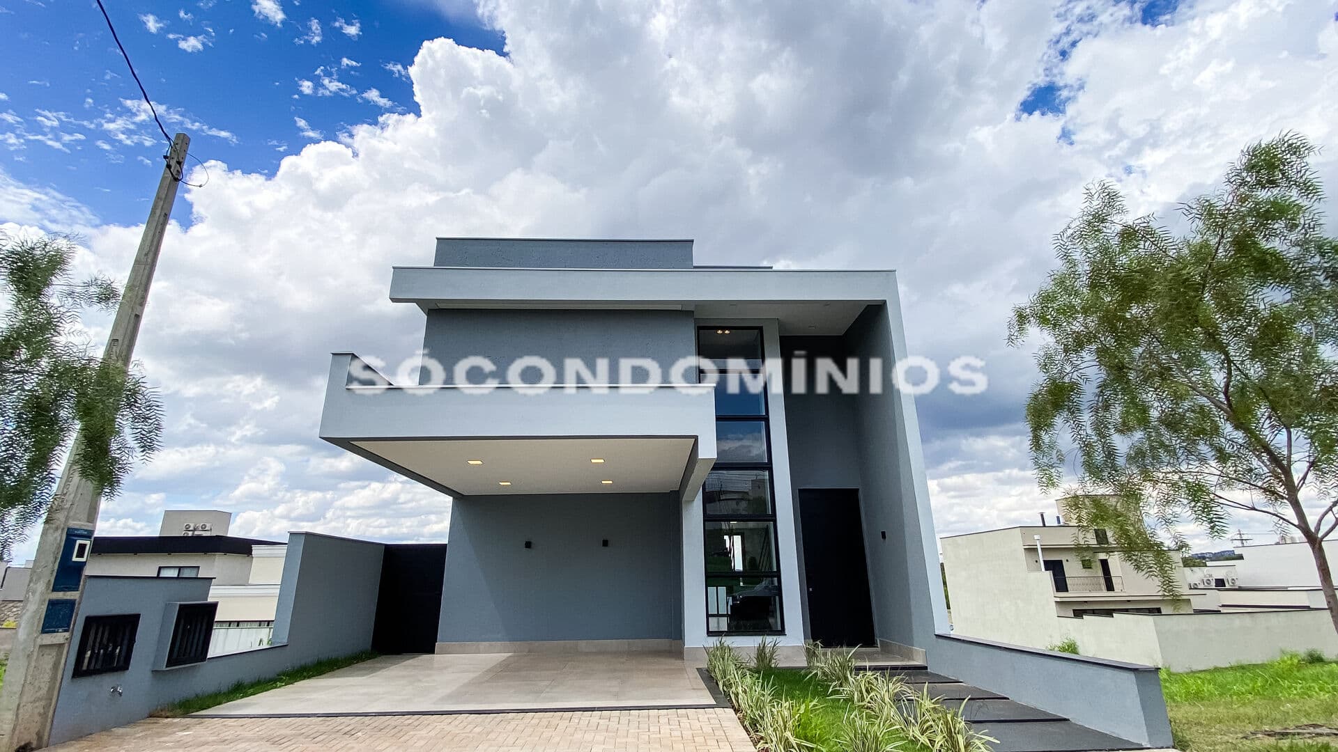 Casa Sobrado com 3 suites no Canadá. Condomínio fechado na cidade de Piracicaba -SP